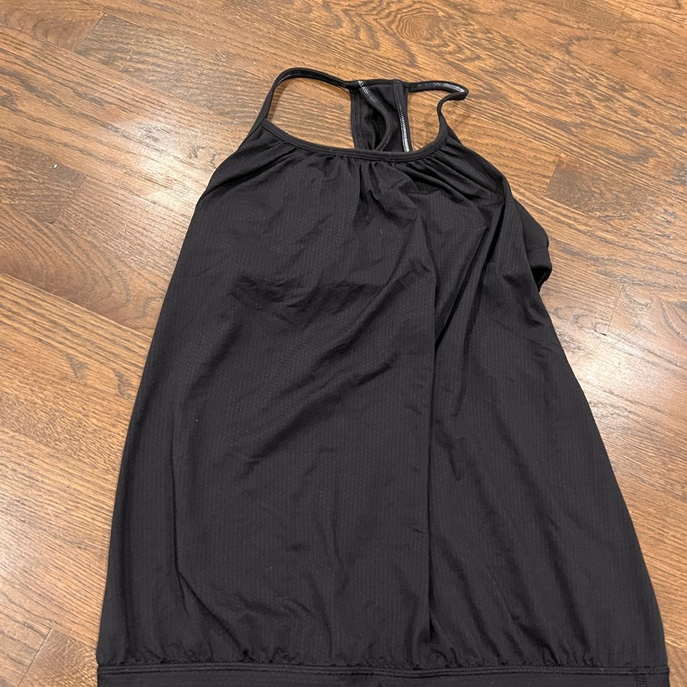 Lululemon women’s yoga top size 6